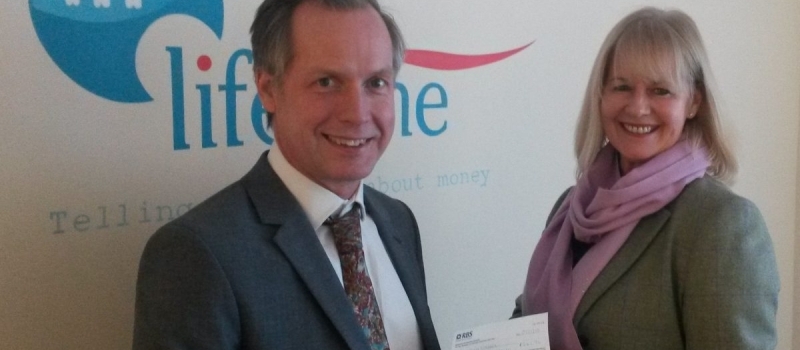 Wright way to go – as Barnsley Hospice receives Lifetime cheque!